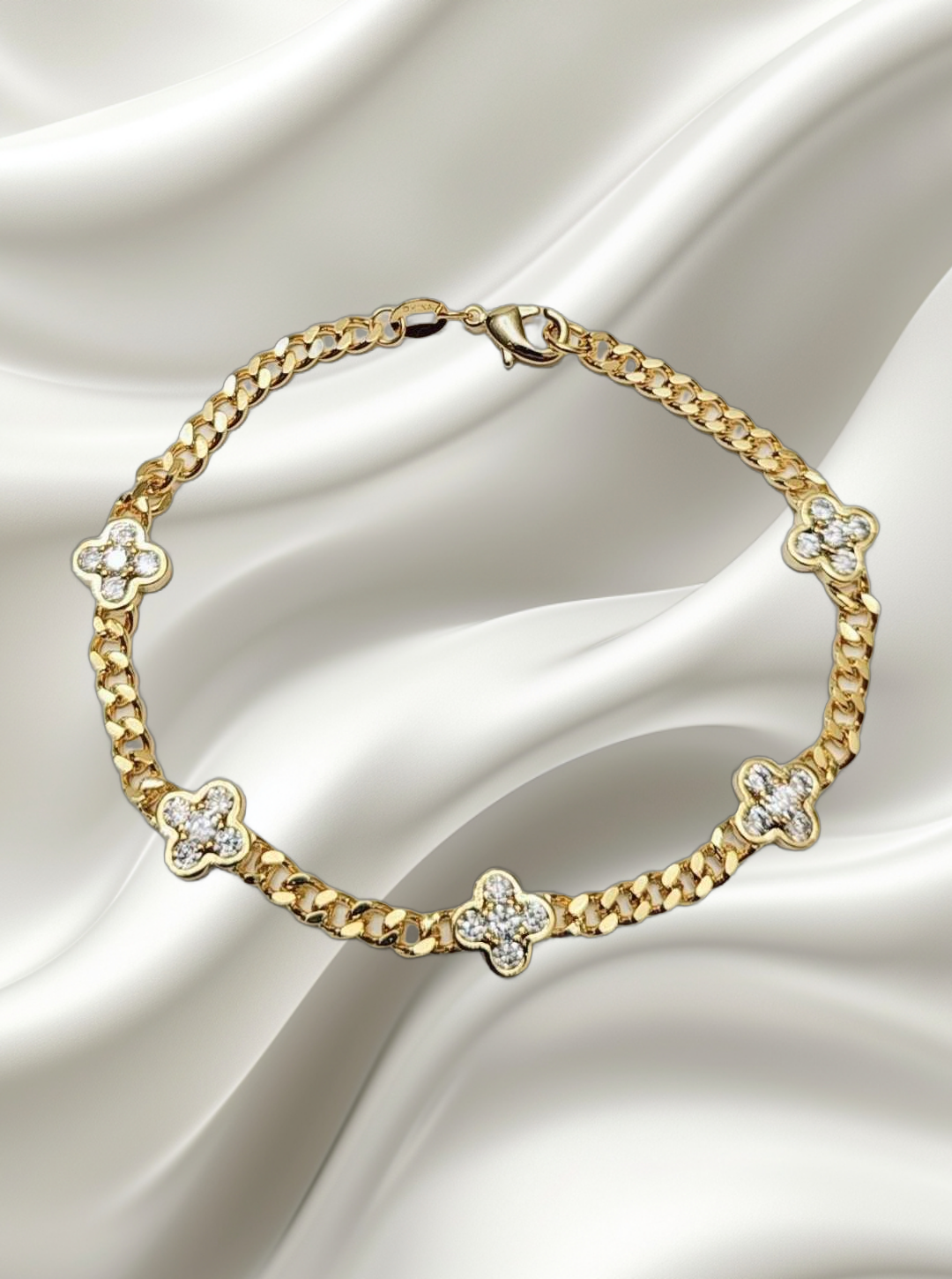 Five Small Motives Pave Diamante Alhmabra Gold Bracelet