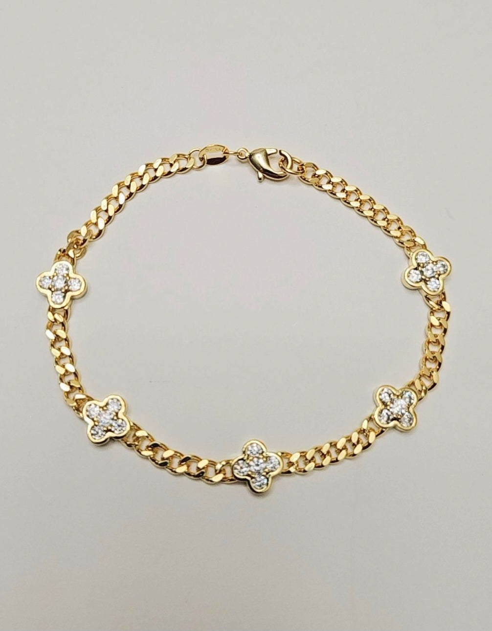 Five Small Motives Pave Diamante Alhmabra Gold Bracelet