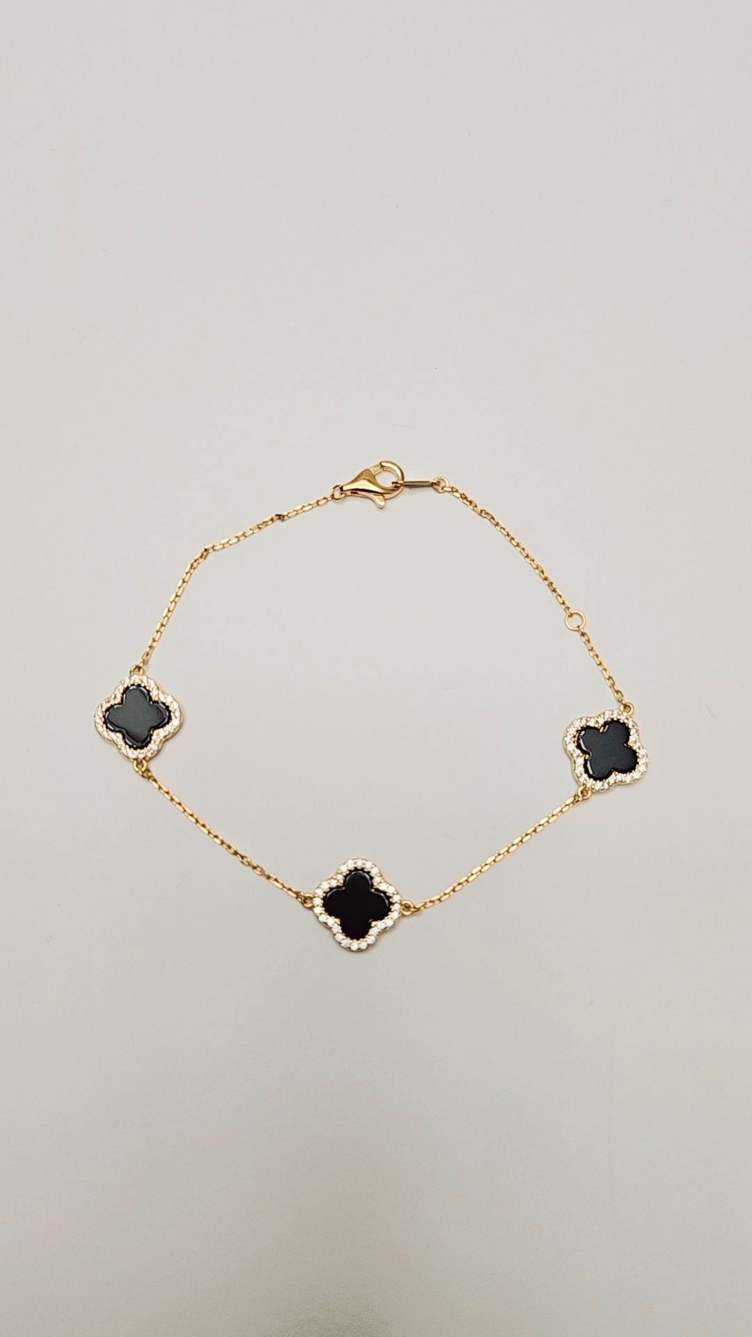 Three Motives Onyx Alhmabra Gold Bracelet