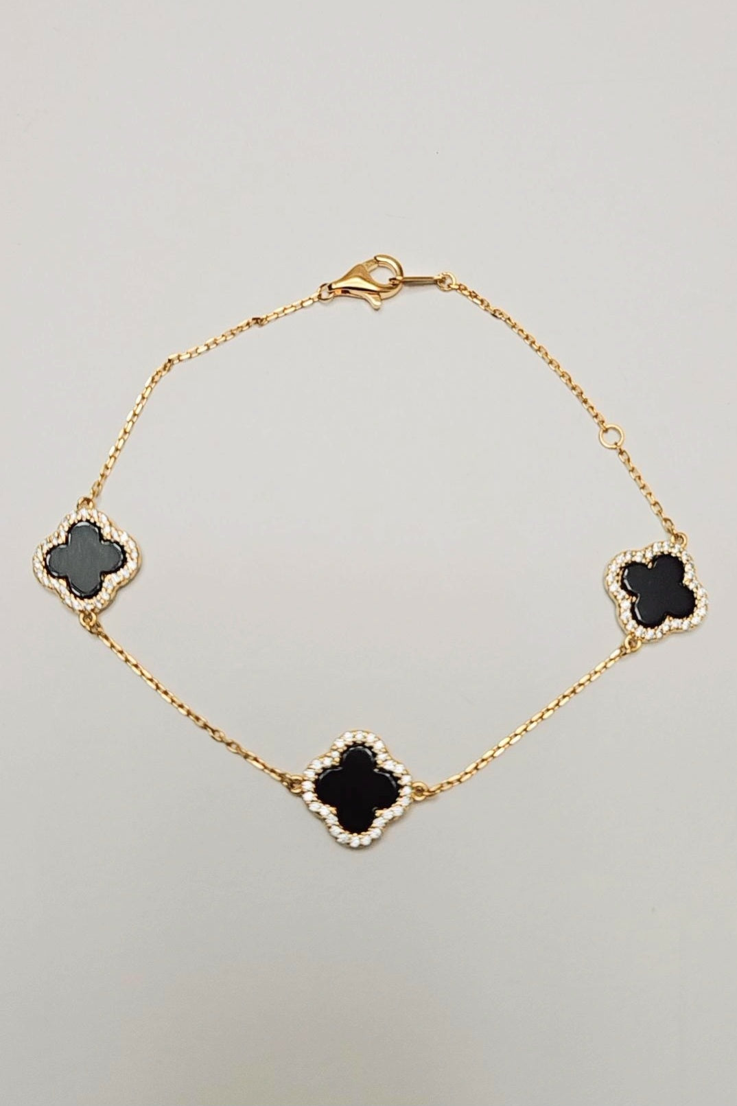 Three Motives Onyx Alhmabra Gold Bracelet