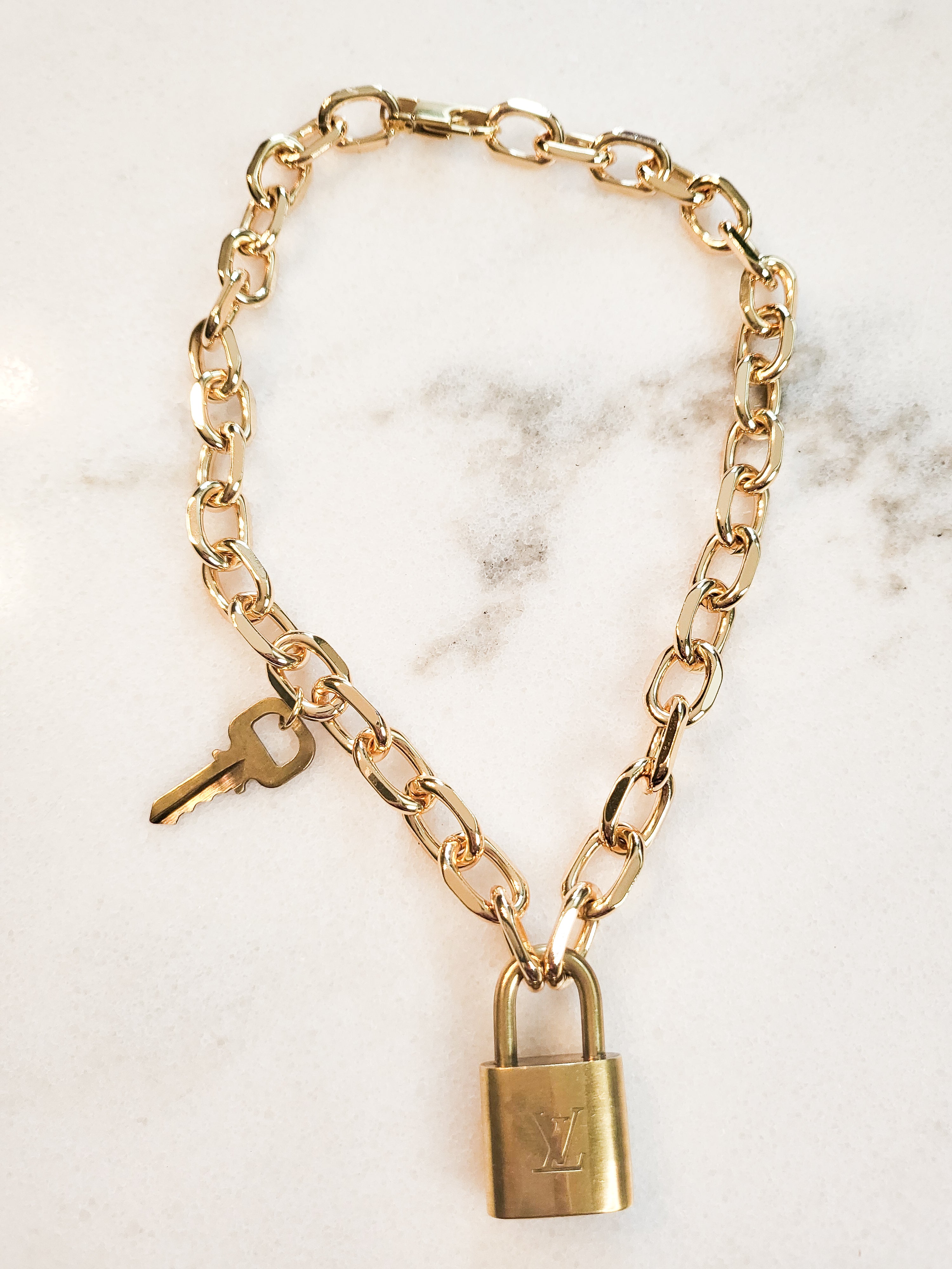 Necklace Louis Vuitton Gold in Other - 40681760